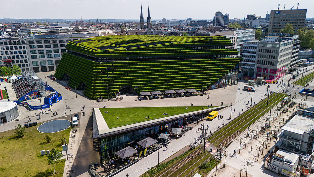 Kö-Bogen 2 Düsseldorf Gebäudebegrünung Dachbegrünung Leonhards