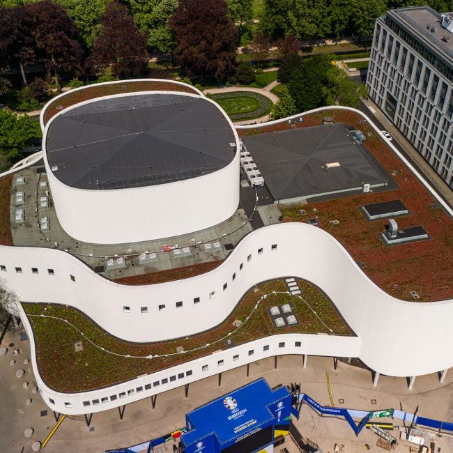 schauspielhaus düsseldorf dachbegruenung leonhards referenz projekt